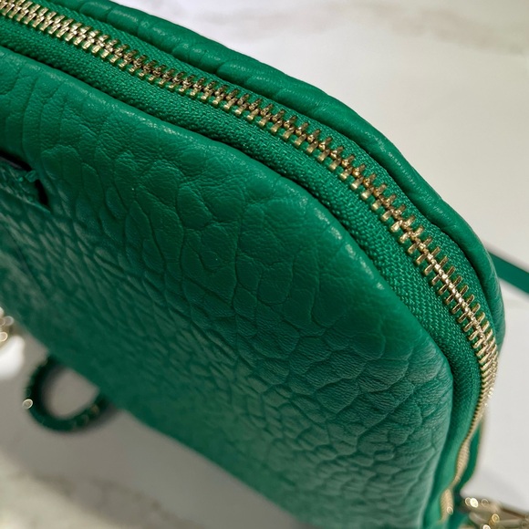 NWT🥰 VINCE CAMUTO Leather Cory crossbody bag, Emerald Isle green/kelly green - Picture 13 of 15